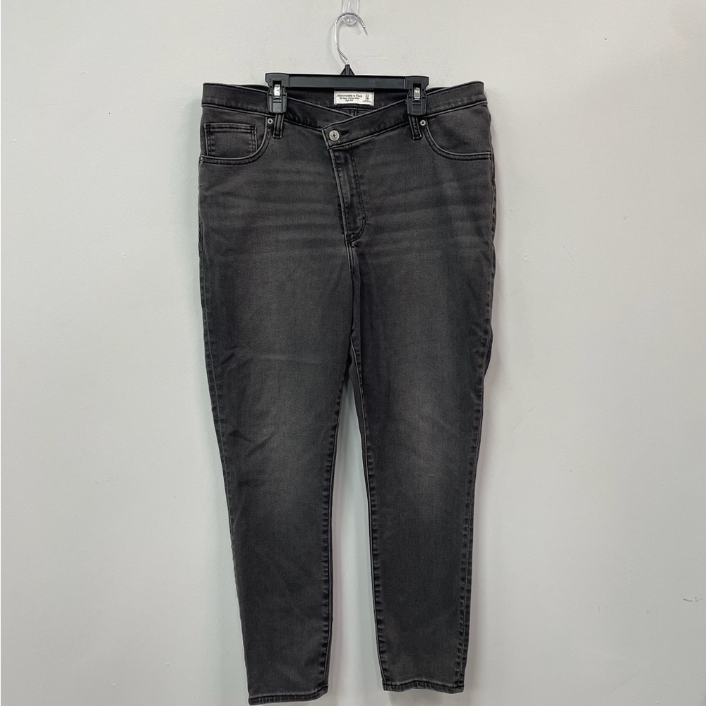 Abercrombie & Fitch Women’s Super Skinny Ankle High Rise‎ Size 16